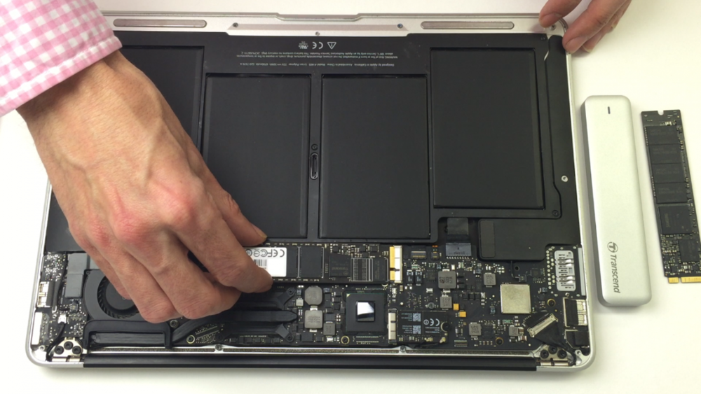 exceso Alrededor golpear Cambia el SSD de tu MacBook Air tú mismo 